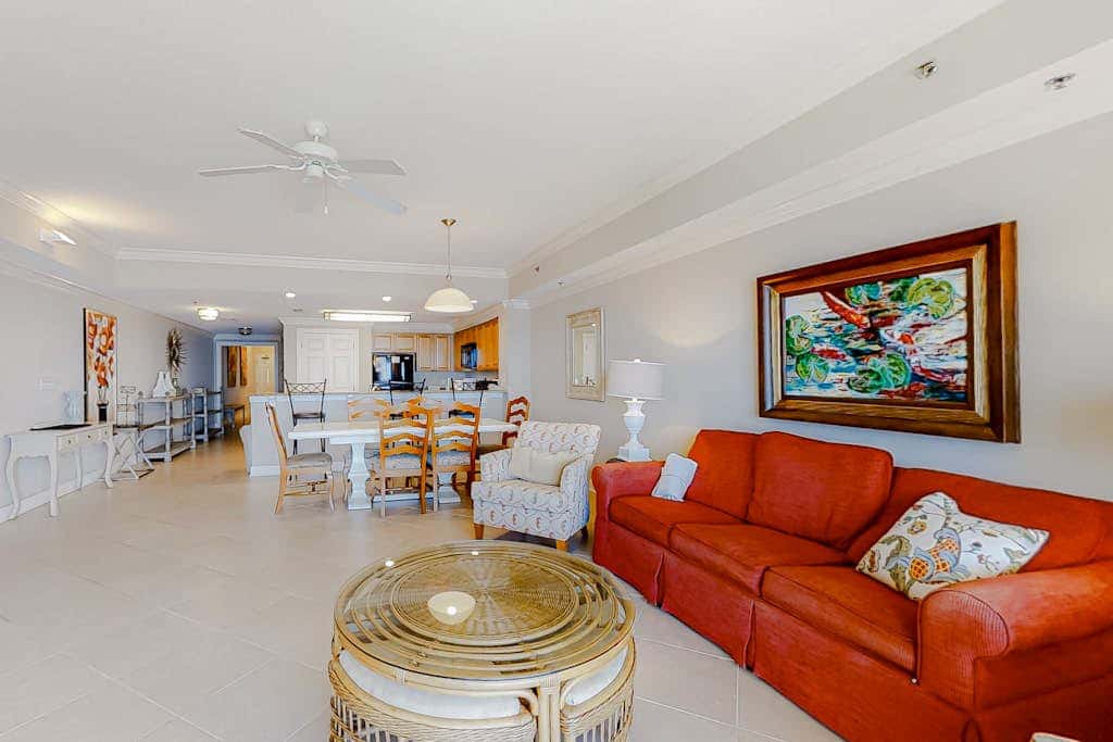 Convenient oceanfront condo with views, balcony, pool, hot tub, A/C, & WiFi