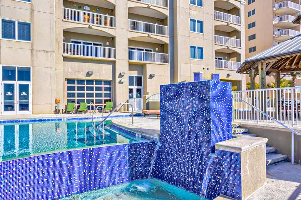 Convenient oceanfront condo with views, balcony, pool, hot tub, A/C, & WiFi