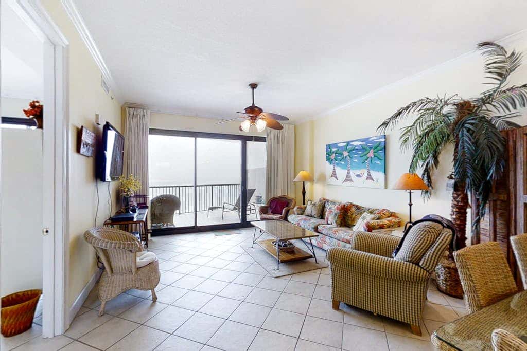 Beach & Gulf-front condo with balcony, hot tub, pool, sauna & gym