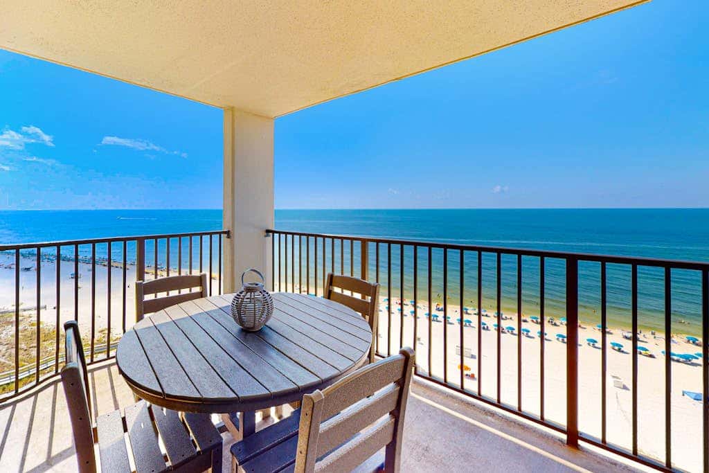 Beachfront condo with Gulf view, balcony, pools, hot tub & gym