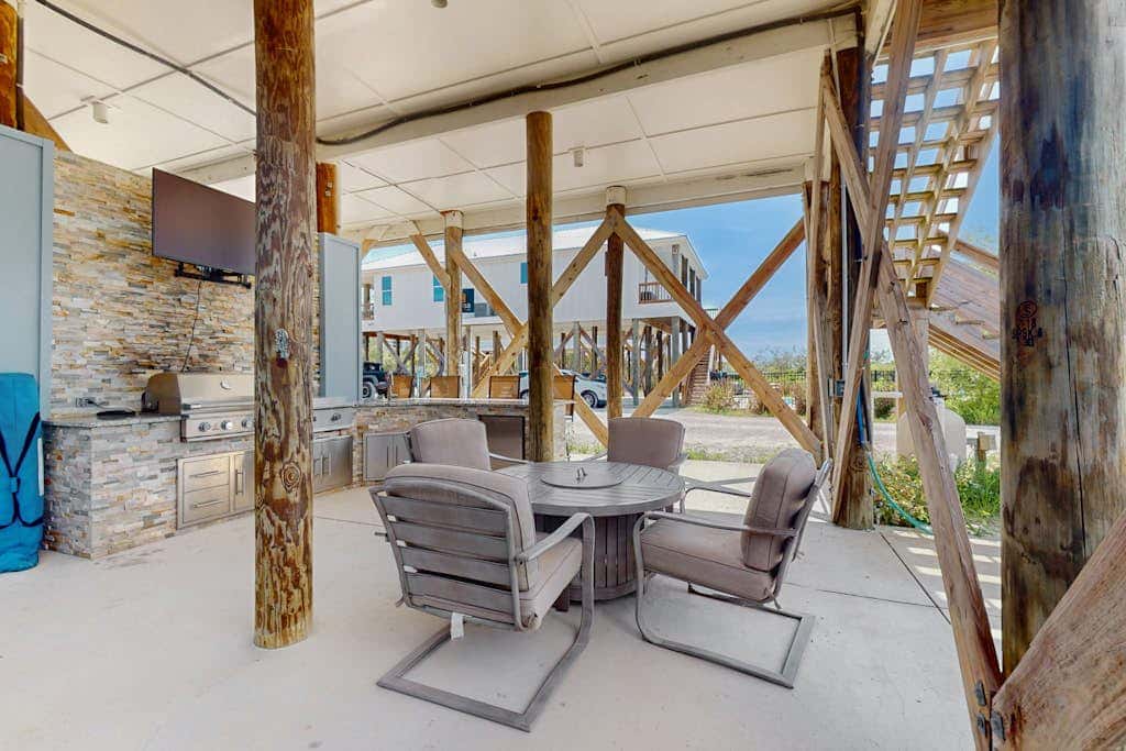 Gorgeous beach house with private pool, outdoor TV & custom grill area