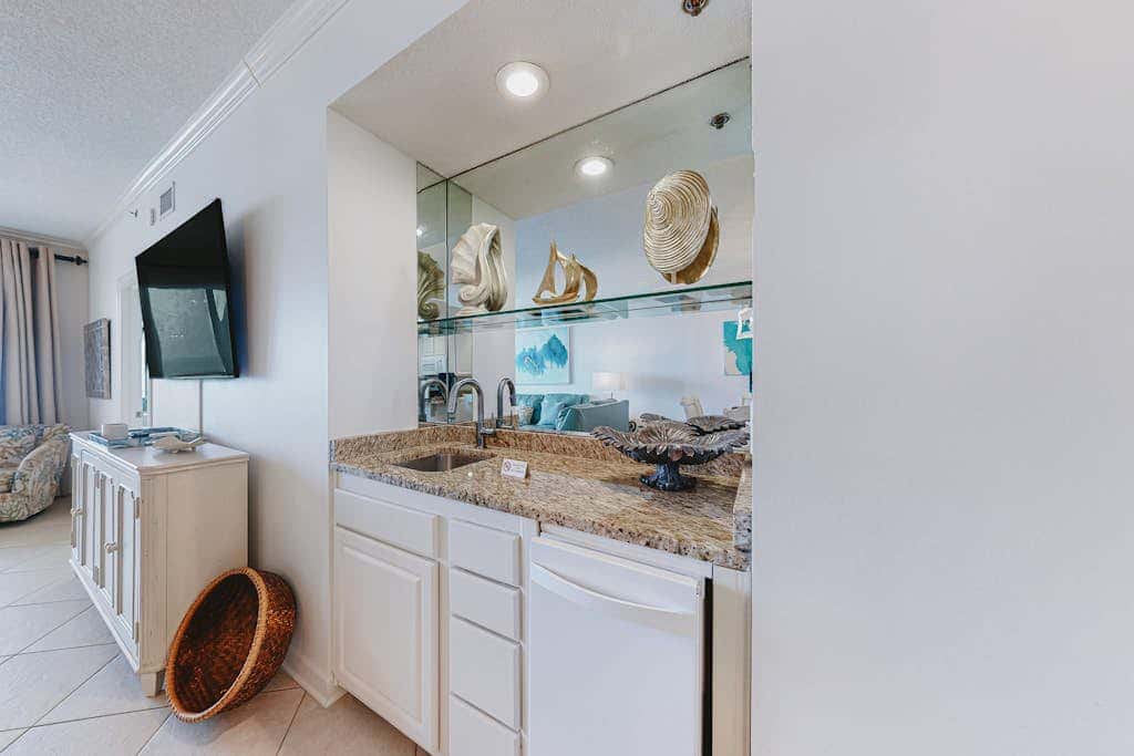 Beachfront resort condo with shared pool, tennis court, free WiFi, central AC