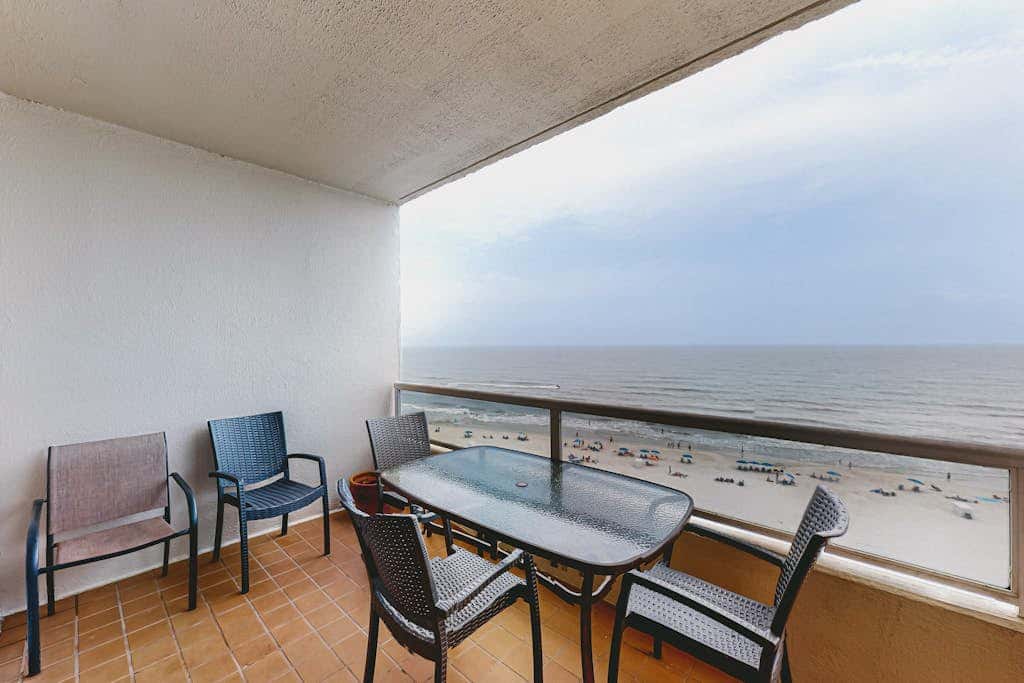 Beachfront resort condo with shared pool, tennis court, free WiFi, central AC