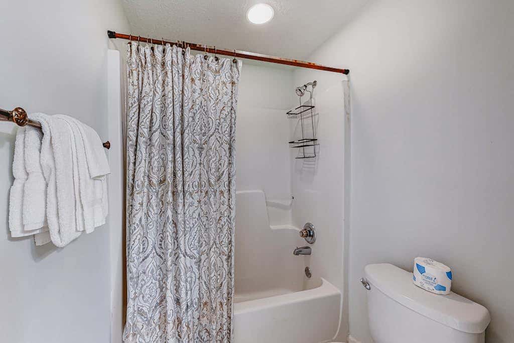 Beachfront resort condo with shared pool, tennis court, free WiFi, central AC