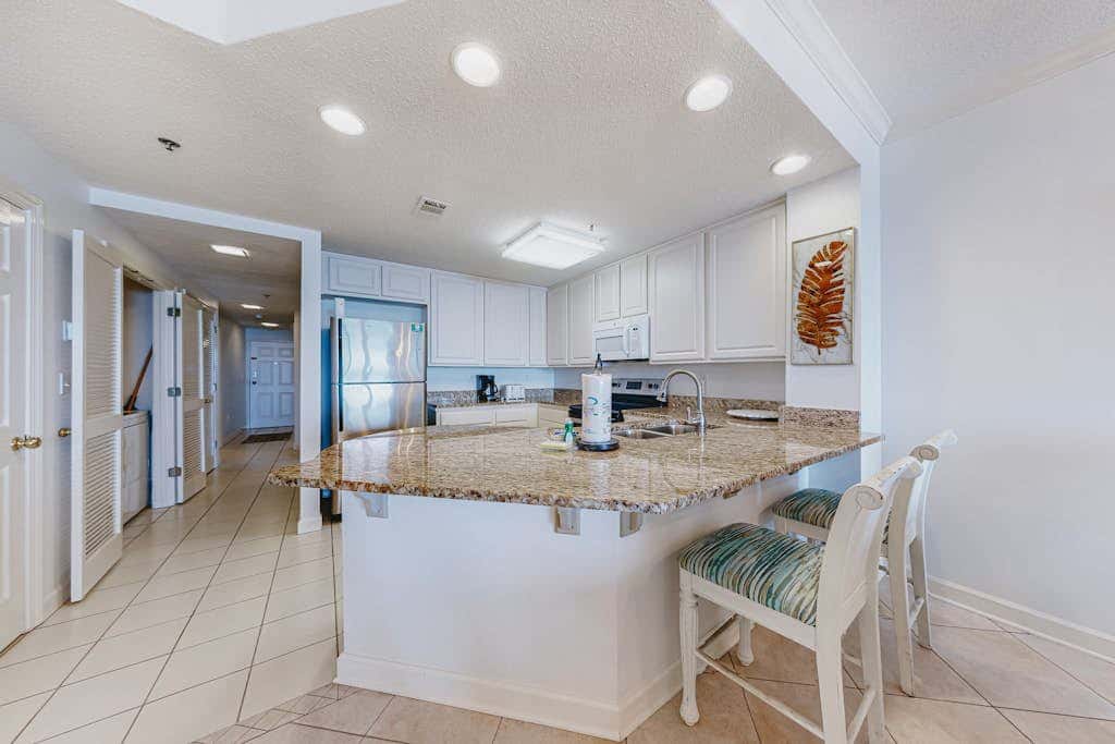 Beachfront resort condo with shared pool, tennis court, free WiFi, central AC