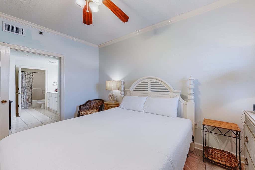 Beachfront resort condo with shared pool, tennis court, free WiFi, central AC