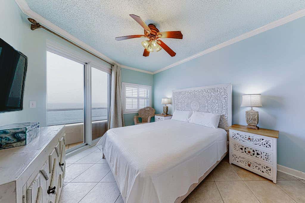 Beachfront resort condo with shared pool, tennis court, free WiFi, central AC