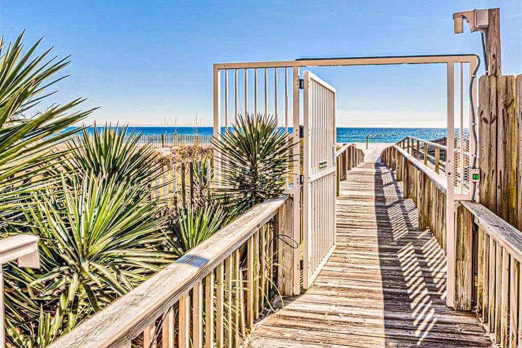 Beachfront resort condo with shared pool, tennis court, free WiFi, central AC