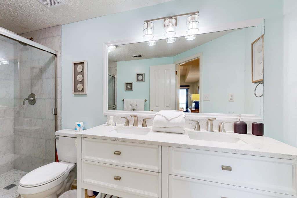 Delightful Corner Getaway With Gulf Views, Beach Access, Free WiFi & Shared Pools