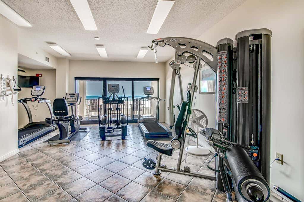 Delightful Corner Getaway With Gulf Views, Beach Access, Free WiFi & Shared Pools