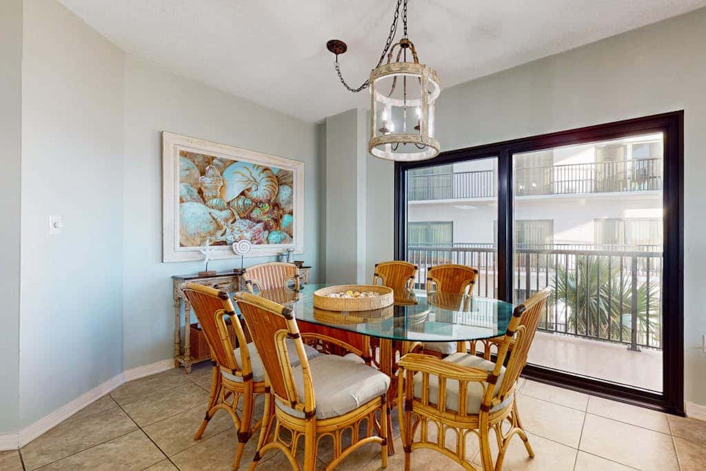 Delightful Corner Getaway With Gulf Views, Beach Access, Free WiFi & Shared Pools