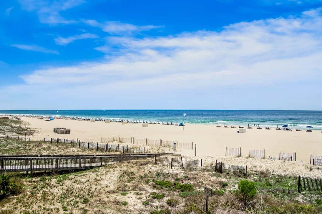 Delightful Corner Getaway With Gulf Views, Beach Access, Free WiFi & Shared Pools