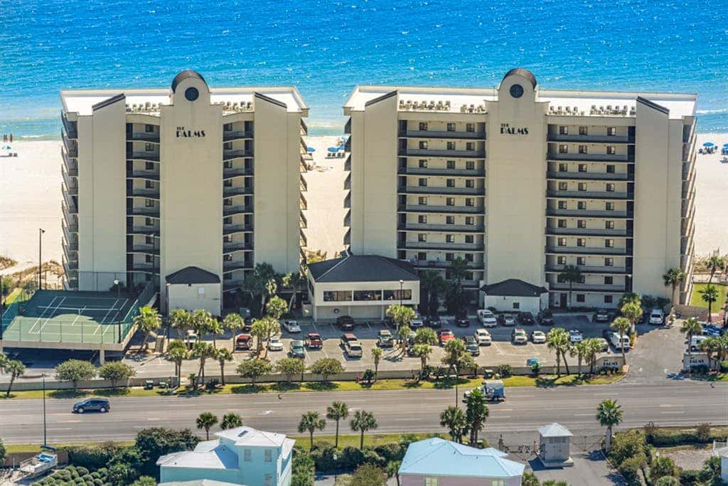 Delightful Corner Getaway With Gulf Views, Beach Access, Free WiFi & Shared Pools