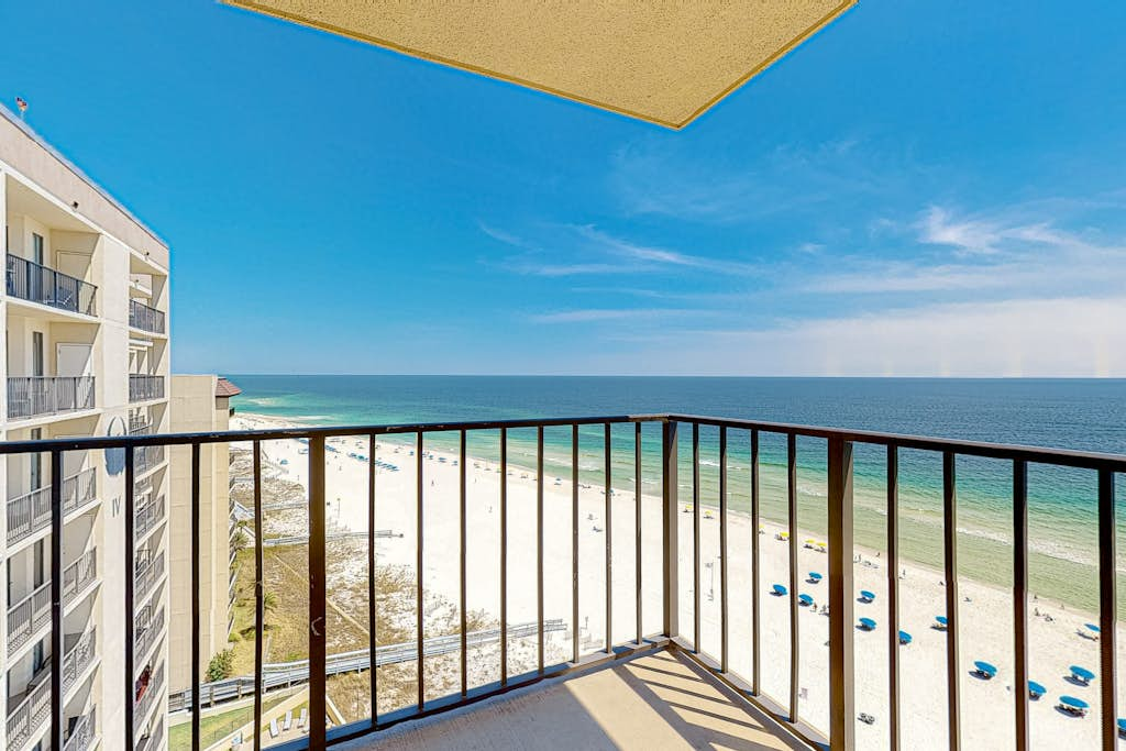 Gulf-front fourteenth-floor condo with pools, hot tub & great view