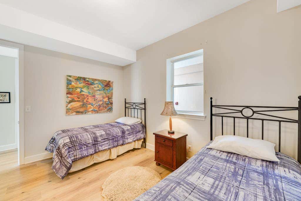 Gulf-front condo with balcony, central AC, pools, hot tubs & beach access