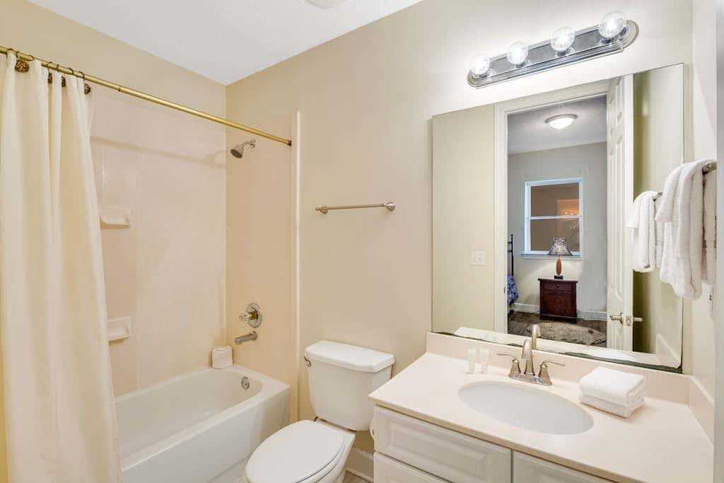 Gulf-front condo with balcony, central AC, pools, hot tubs & beach access