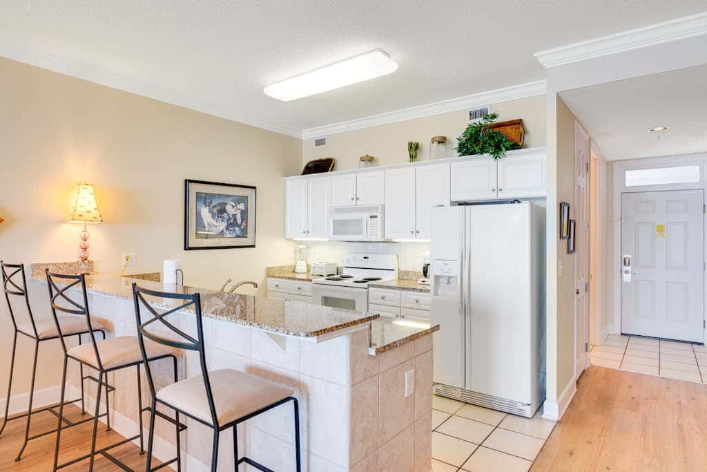 Gulf-front condo with balcony, central AC, pools, hot tubs & beach access