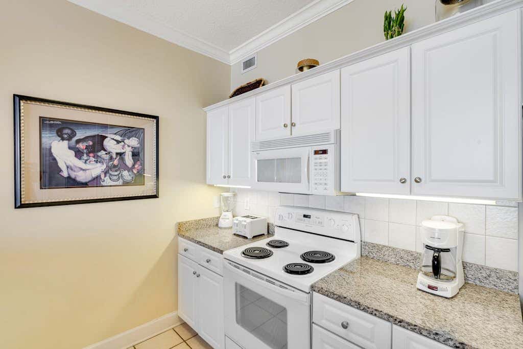 Gulf-front condo with balcony, central AC, pools, hot tubs & beach access