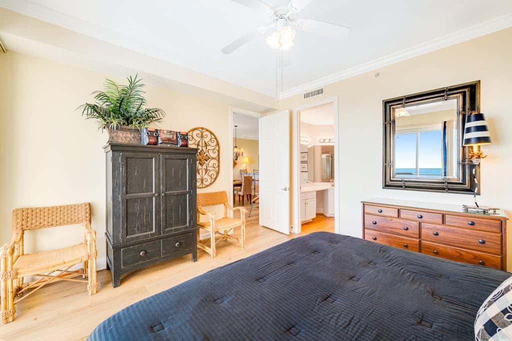Gulf-front condo with balcony, central AC, pools, hot tubs & beach access