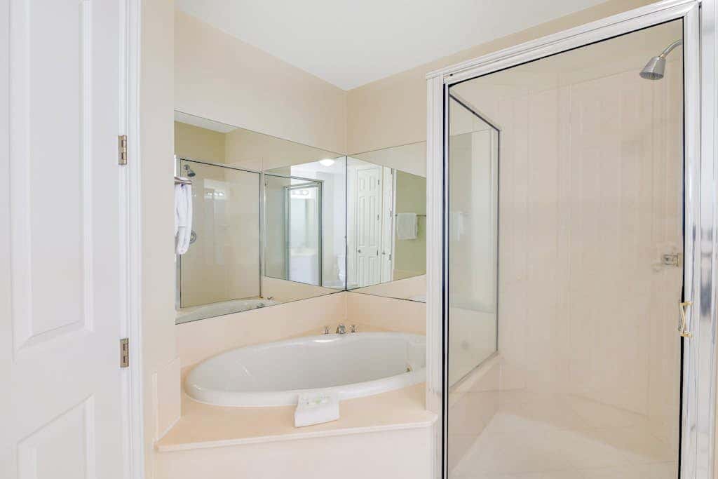 Gulf-front condo with balcony, central AC, pools, hot tubs & beach access
