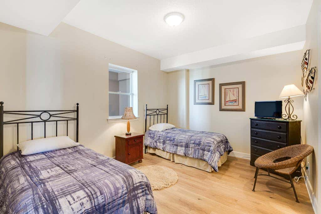 Gulf-front condo with balcony, central AC, pools, hot tubs & beach access