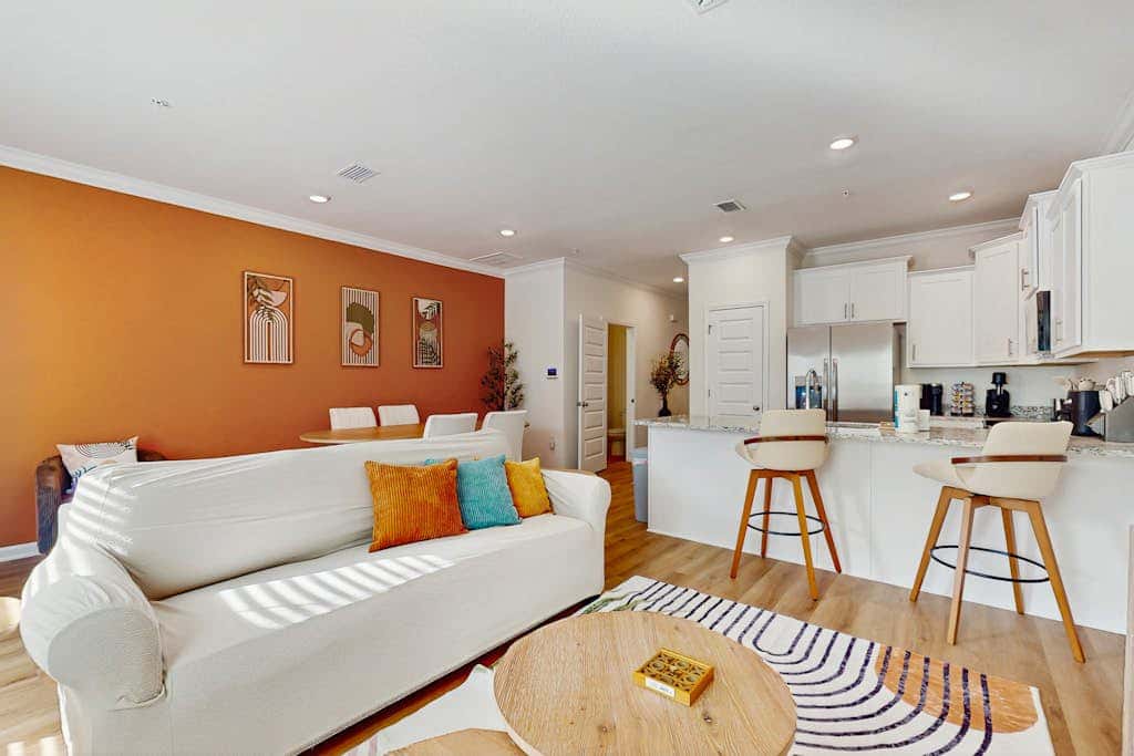 Dog friendly home near the Wharf with internet and free parking