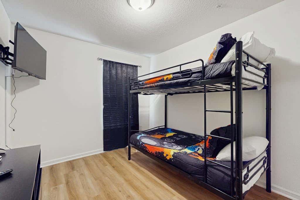 Dog friendly home near the Wharf with internet and free parking