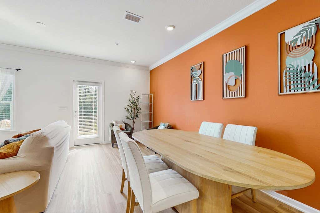 Dog friendly home near the Wharf with internet and free parking