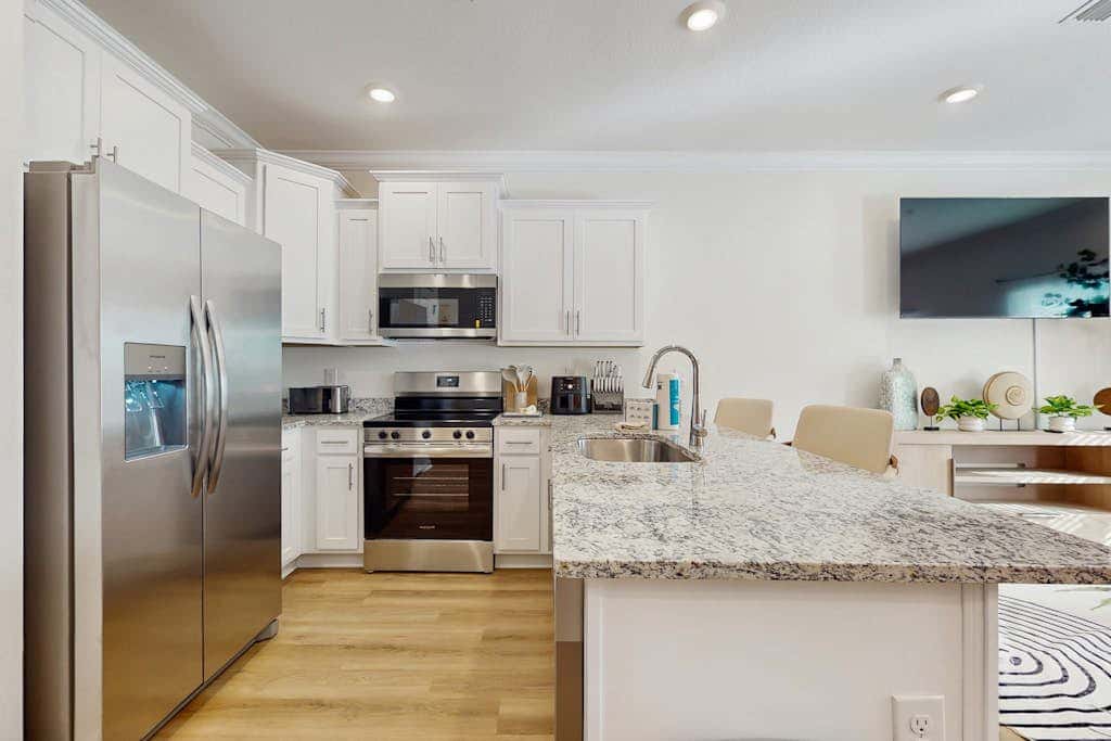 Dog friendly home near the Wharf with internet and free parking