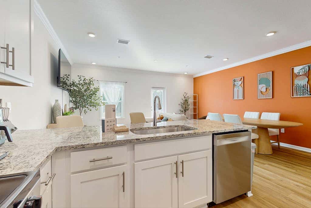 Dog friendly home near the Wharf with internet and free parking