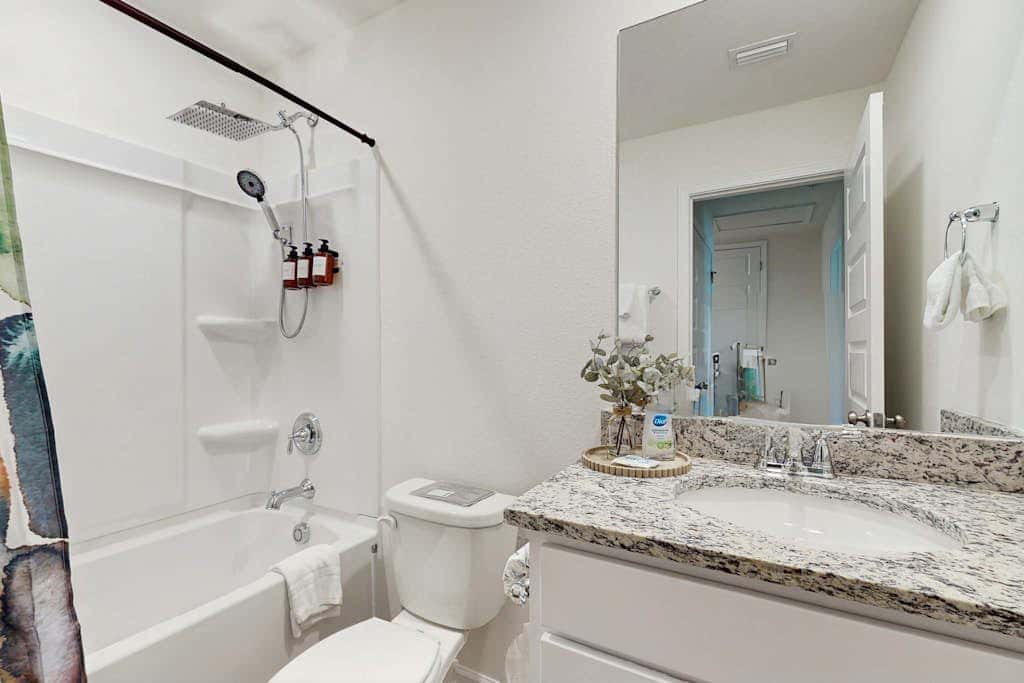 Dog friendly home near the Wharf with internet and free parking