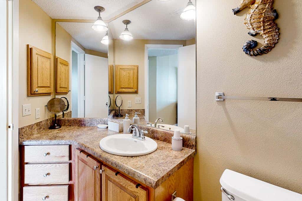 Gulf-front getaway with pool, hot tub, athletic courts & central AC