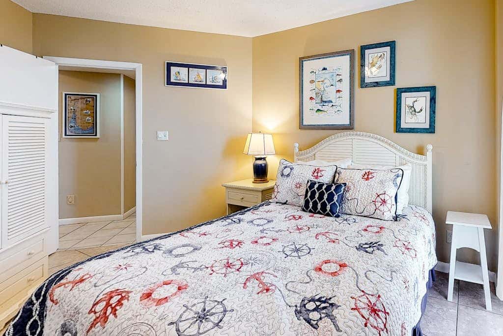 Gulf-front getaway with pool, hot tub, athletic courts & central AC