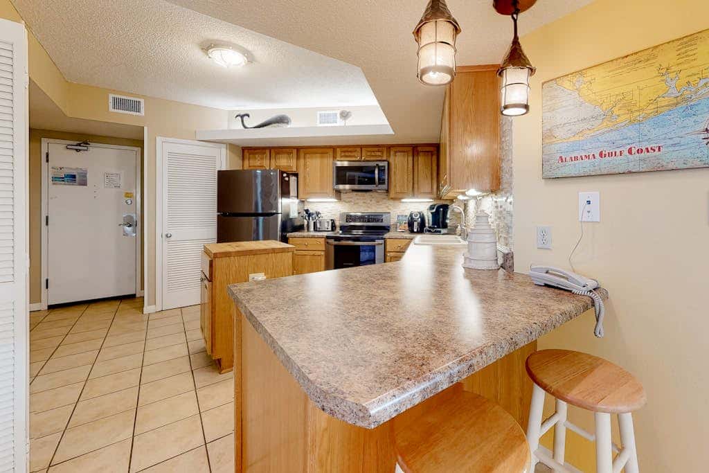 Gulf-front getaway with pool, hot tub, athletic courts & central AC