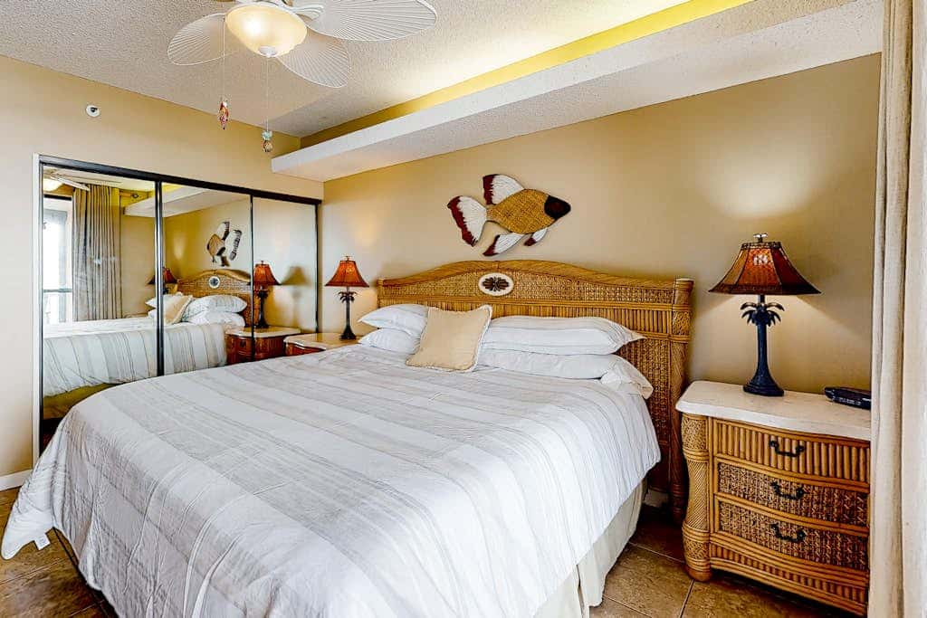 Gulf-front getaway with pool, hot tub, athletic courts & central AC