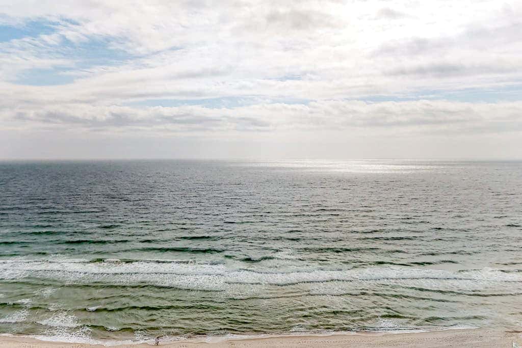 Gulf-front getaway with pool, hot tub, athletic courts & central AC