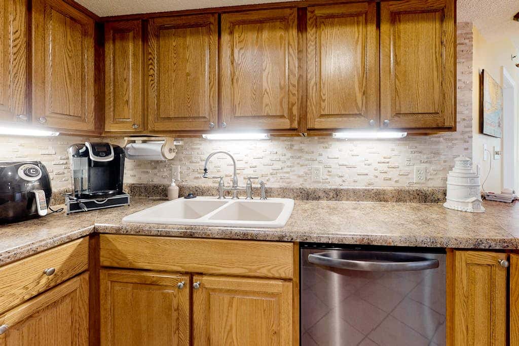 Gulf-front getaway with pool, hot tub, athletic courts & central AC
