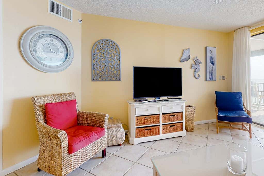 Gulf-front getaway with pool, hot tub, athletic courts & central AC