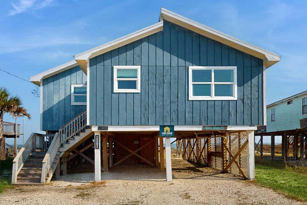 Island Gem on the Water With Private Dock, Large Deck, Gas Grill & WiFi - Dogs OK