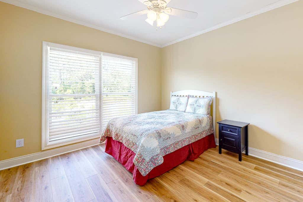 Fantastic beachfront home with full kitchen, central AC, & washer,dryer