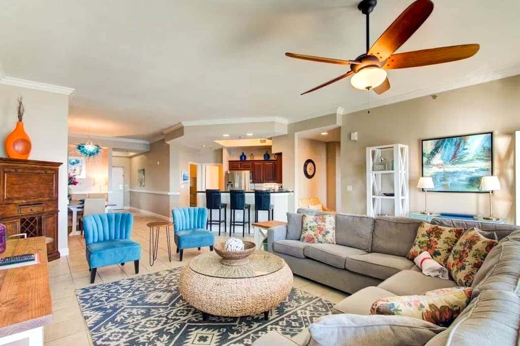 Gorgeous beachfront condo, shared pool and beach access