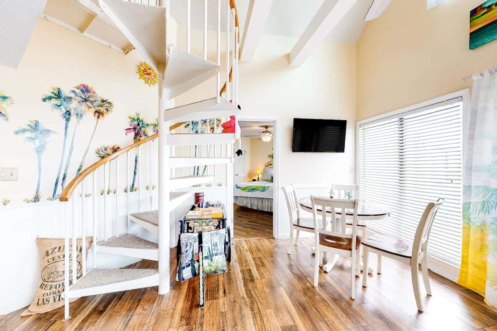 Colorful condo in beachfront complex with pools, gym, central AC & beach access