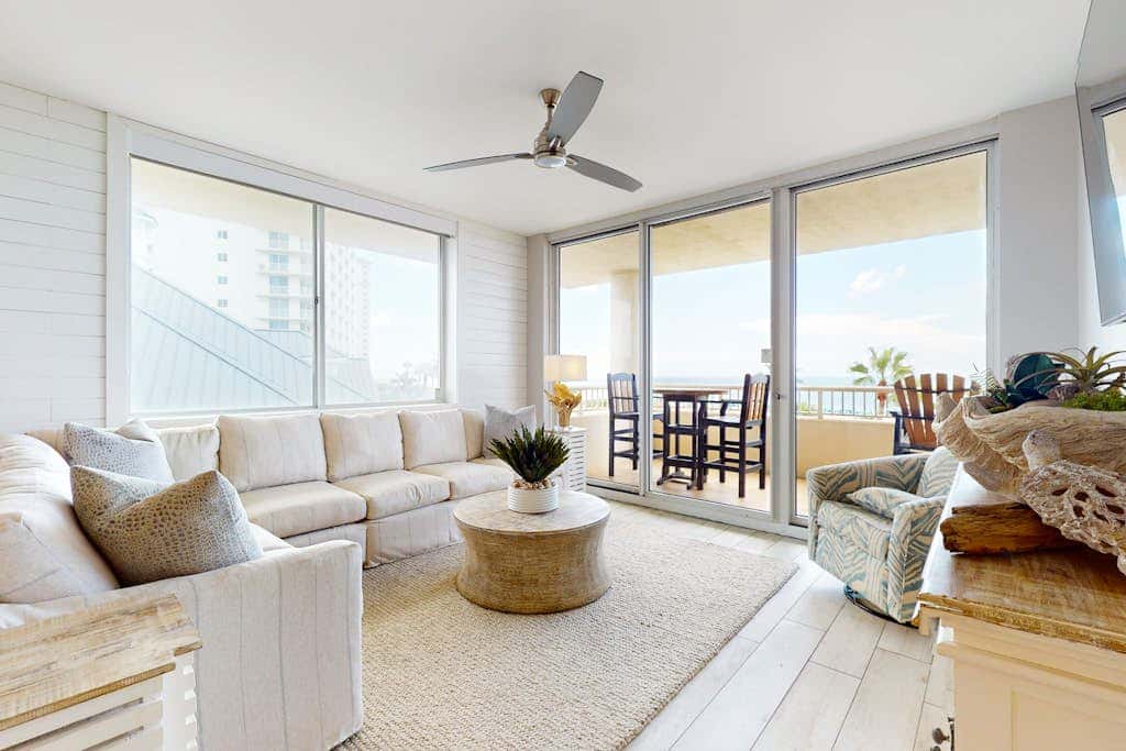 The Beach Club 401C, Beachfront condo in Gulf Shores with pools, tennis, gym and Clubhouse Membership!