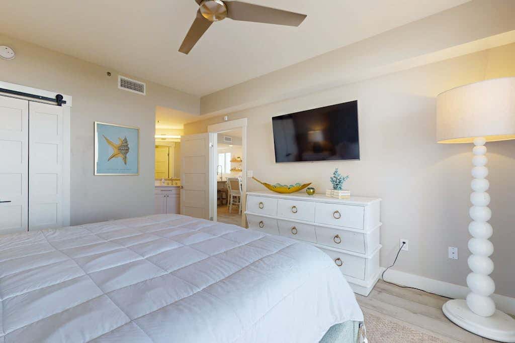 The Beach Club 401C, Beachfront condo in Gulf Shores with pools, tennis, gym and Clubhouse Membership!