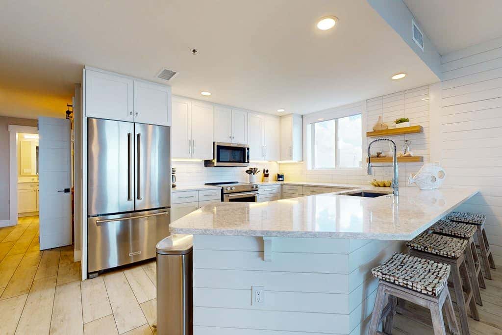 The Beach Club 401C, Beachfront condo in Gulf Shores with pools, tennis, gym and Clubhouse Membership!