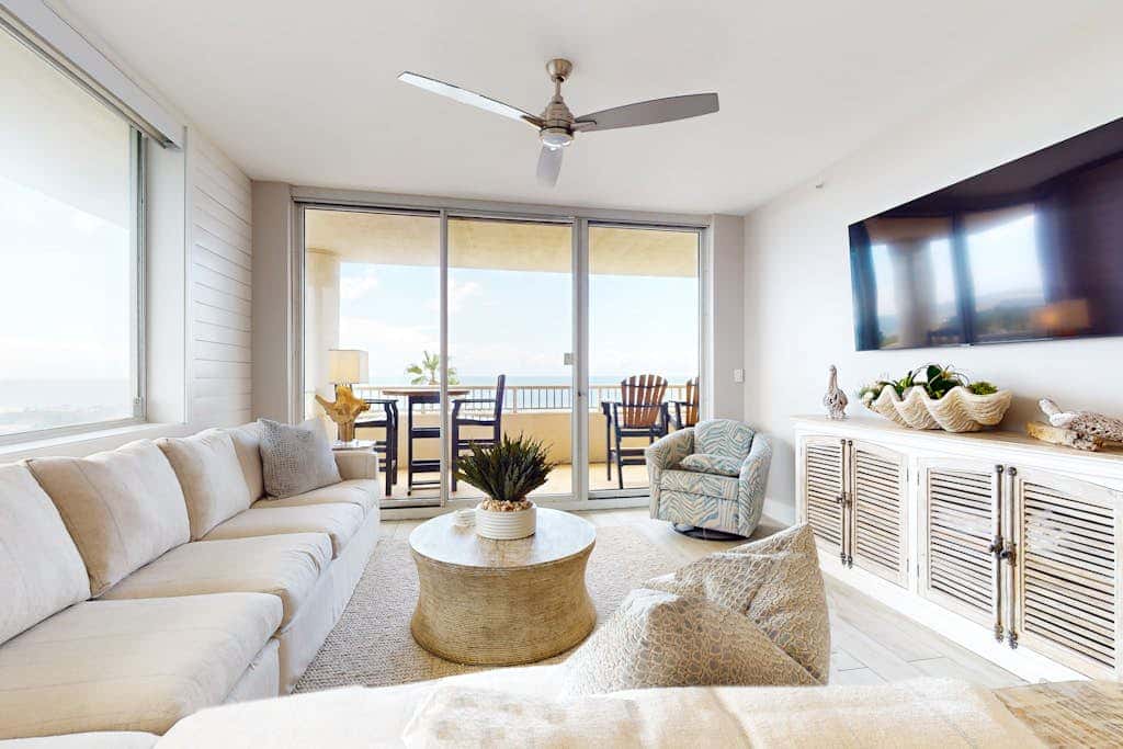 The Beach Club 401C, Beachfront condo in Gulf Shores with pools, tennis, gym and Clubhouse Membership!