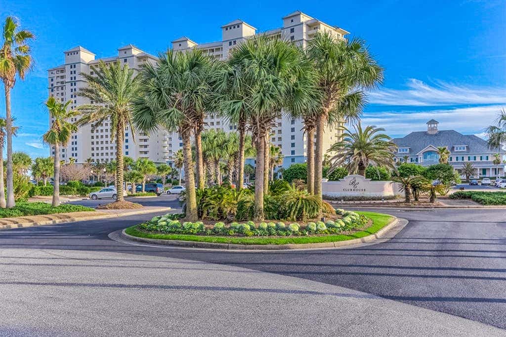 The Beach Club 401C, Beachfront condo in Gulf Shores with pools, tennis, gym and Clubhouse Membership!