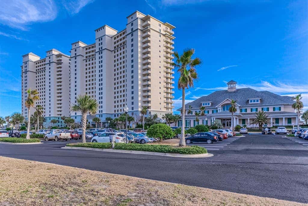 The Beach Club 401C, Beachfront condo in Gulf Shores with pools, tennis, gym and Clubhouse Membership!