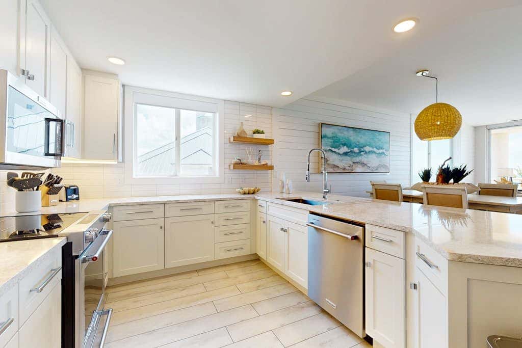 The Beach Club 401C, Beachfront condo in Gulf Shores with pools, tennis, gym and Clubhouse Membership!