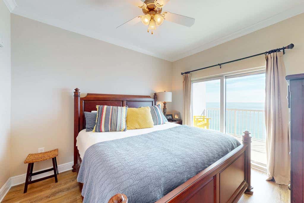 Gulf view condo on top floor with pools, hot tubs, saunas, gym & beach access